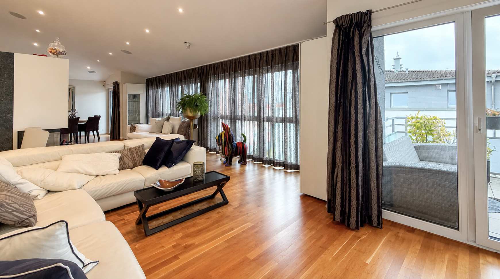 HOCHWERTIGES PENTHOUSE IN BESTER LAGE IM DÜSSELDORFER NORDEN - 2