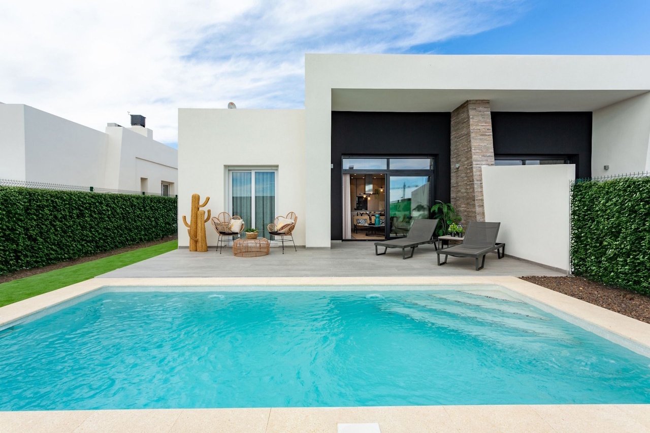 Doppelhaushälften mit 3 Schlafzimmern, 2 Bädern, Dachterrasse, Klimaanlage und Privatpool in der wunderschönen Golfanlage La Finca Resort - 2