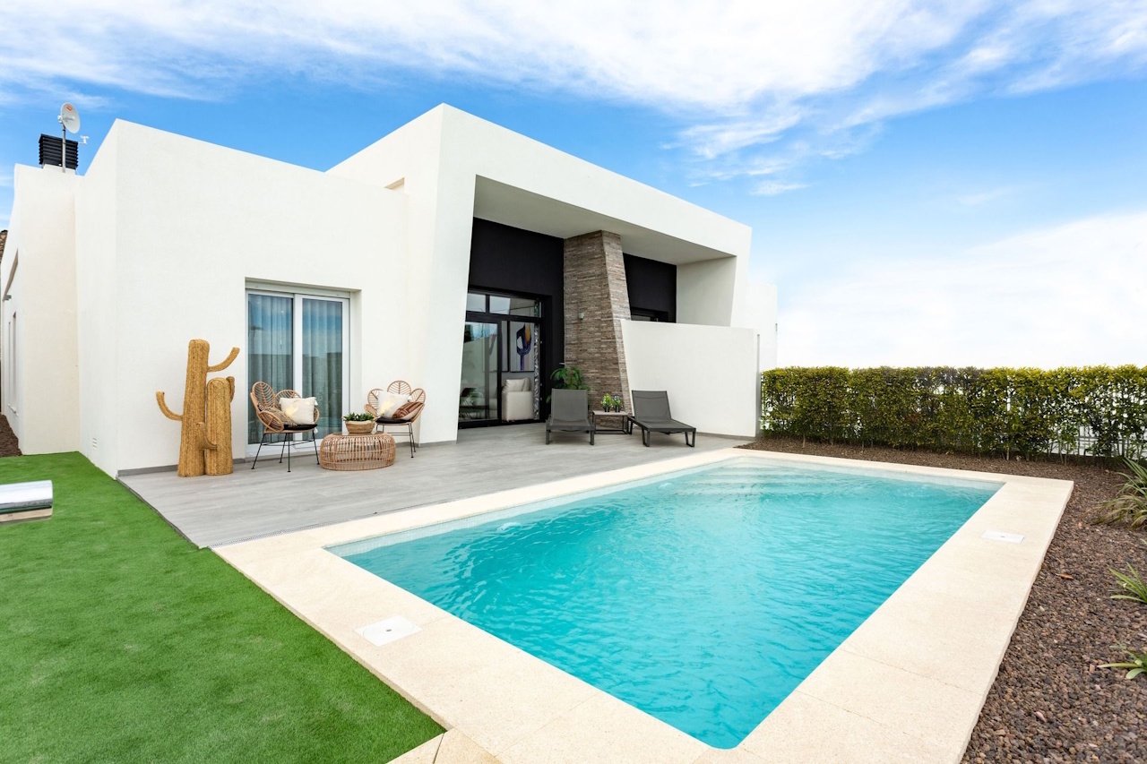 Doppelhaushälften mit 3 Schlafzimmern, 2 Bädern, Dachterrasse, Klimaanlage und Privatpool in der wunderschönen Golfanlage La Finca Resort - 1