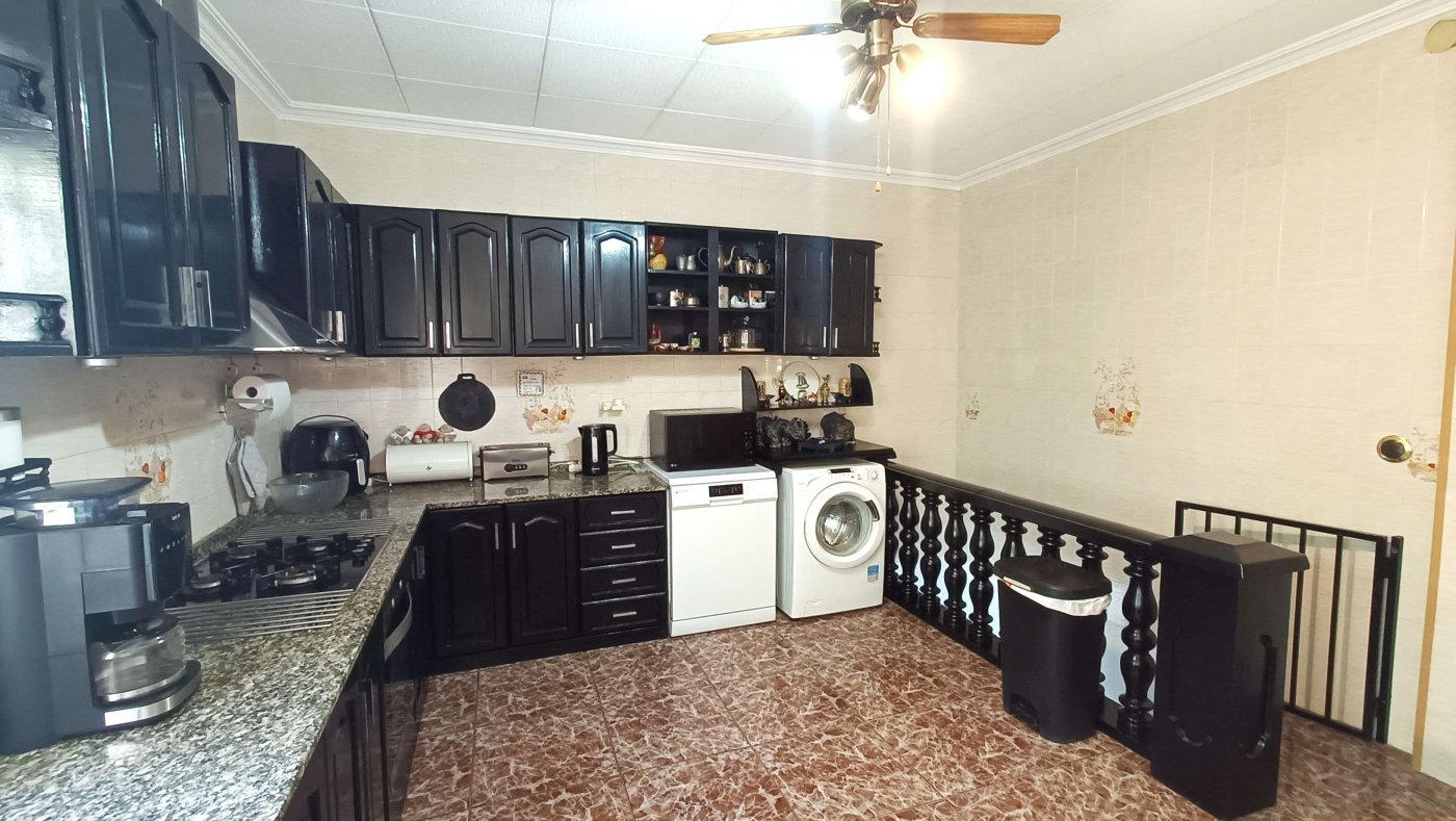 Atemberaubende freistehende Villa mit privatem Pool, separatem Gästeappartement, Garage und Kellerräumen am Stadtrand von Crevillent - 10