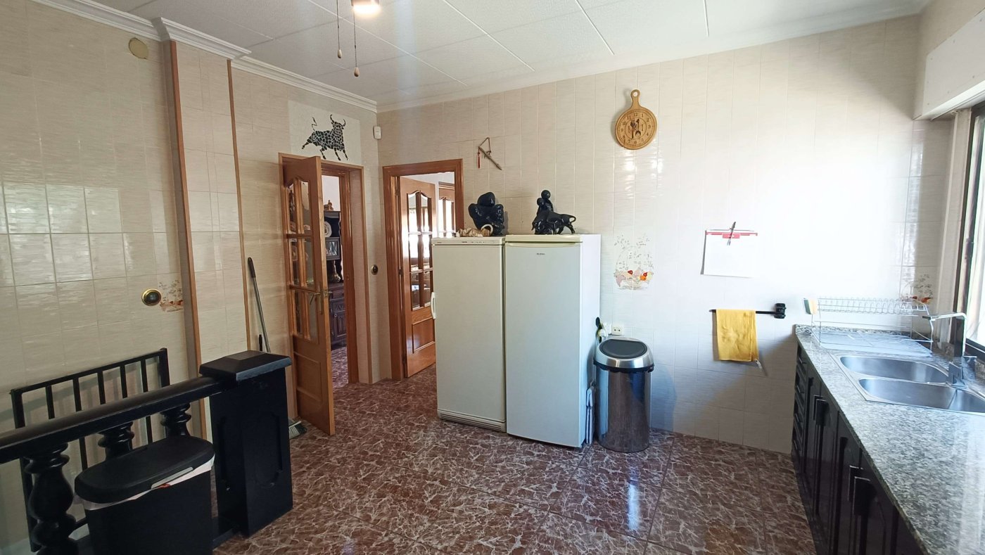 Atemberaubende freistehende Villa mit privatem Pool, separatem Gästeappartement, Garage und Kellerräumen am Stadtrand von Crevillent - 11