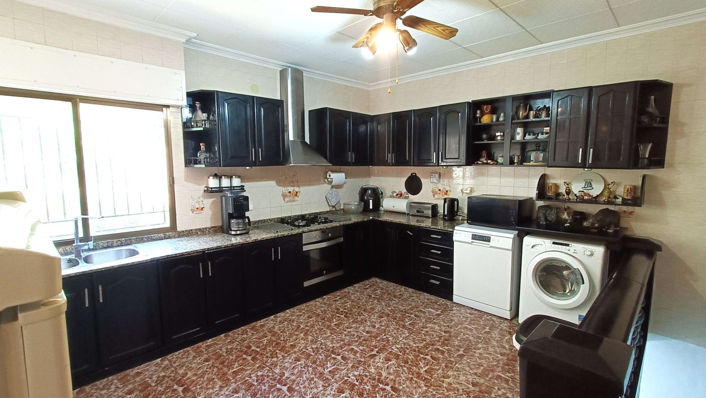 Atemberaubende freistehende Villa mit privatem Pool, separatem Gästeappartement, Garage und Kellerräumen am Stadtrand von Crevillent - 9