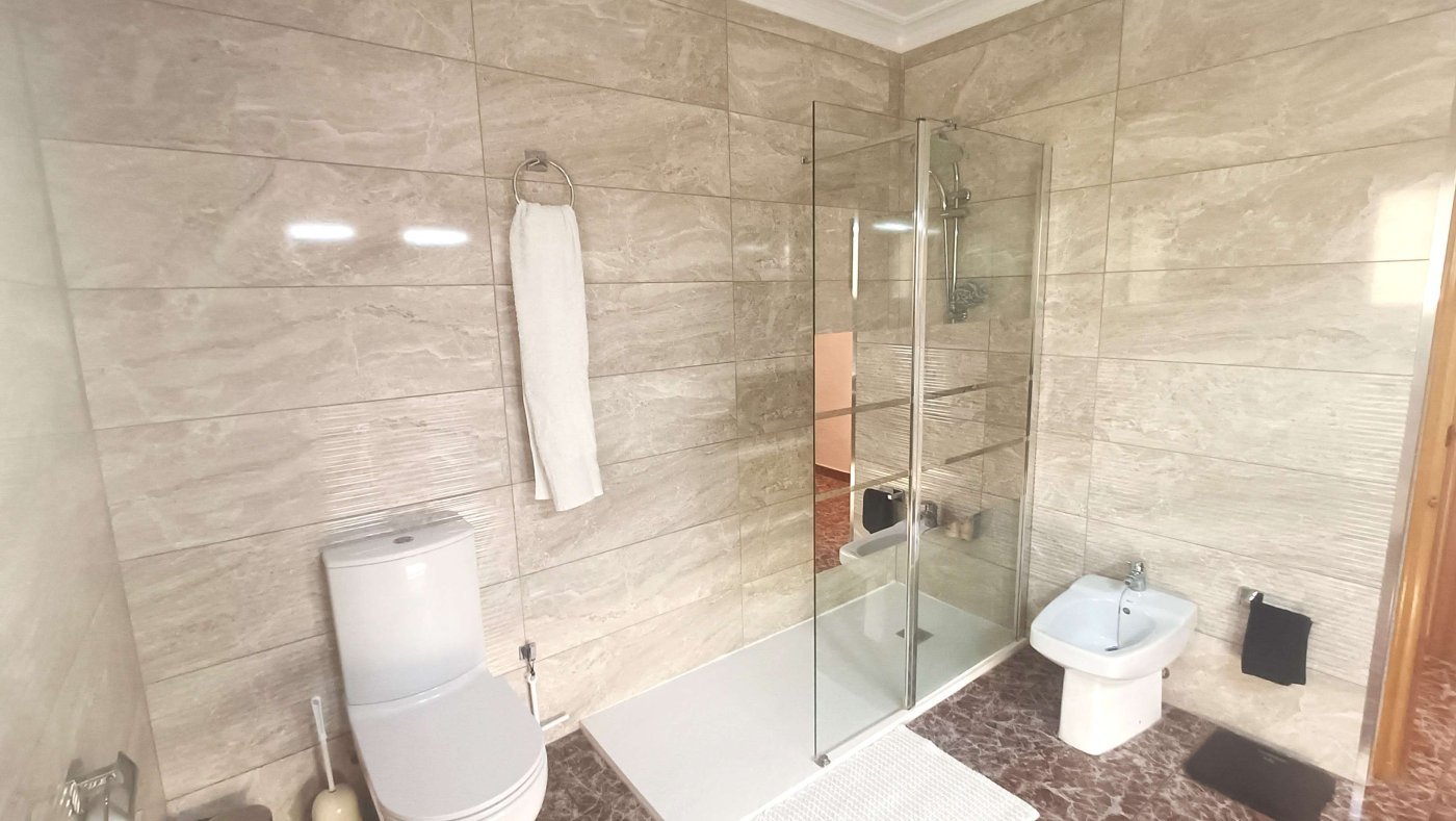 Atemberaubende freistehende Villa mit privatem Pool, separatem Gästeappartement, Garage und Kellerräumen am Stadtrand von Crevillent - 16