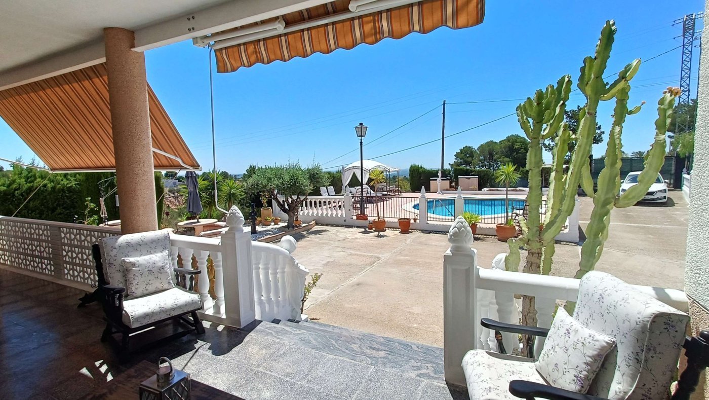 Atemberaubende freistehende Villa mit privatem Pool, separatem Gästeappartement, Garage und Kellerräumen am Stadtrand von Crevillent - 3