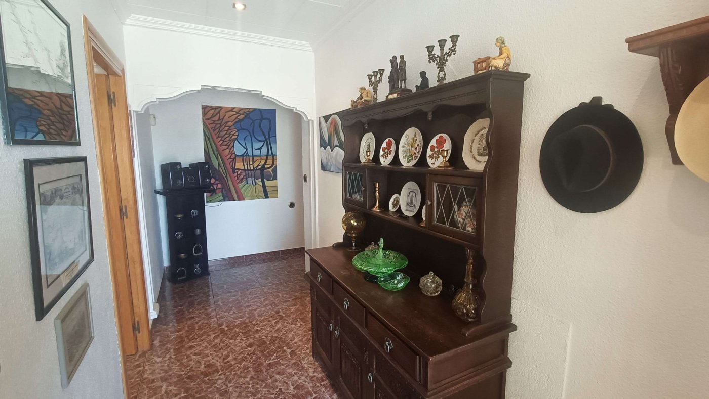 Atemberaubende freistehende Villa mit privatem Pool, separatem Gästeappartement, Garage und Kellerräumen am Stadtrand von Crevillent - 4