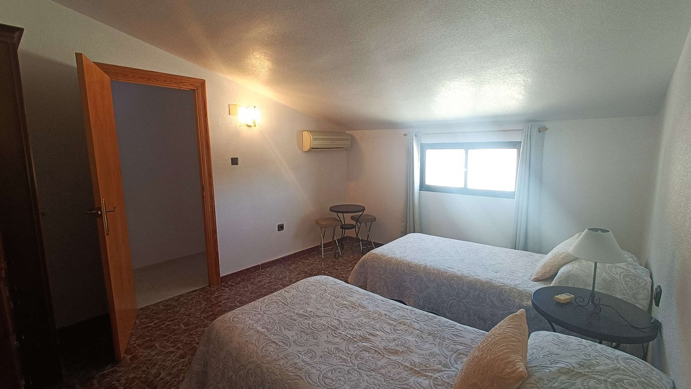Atemberaubende freistehende Villa mit privatem Pool, separatem Gästeappartement, Garage und Kellerräumen am Stadtrand von Crevillent - 23