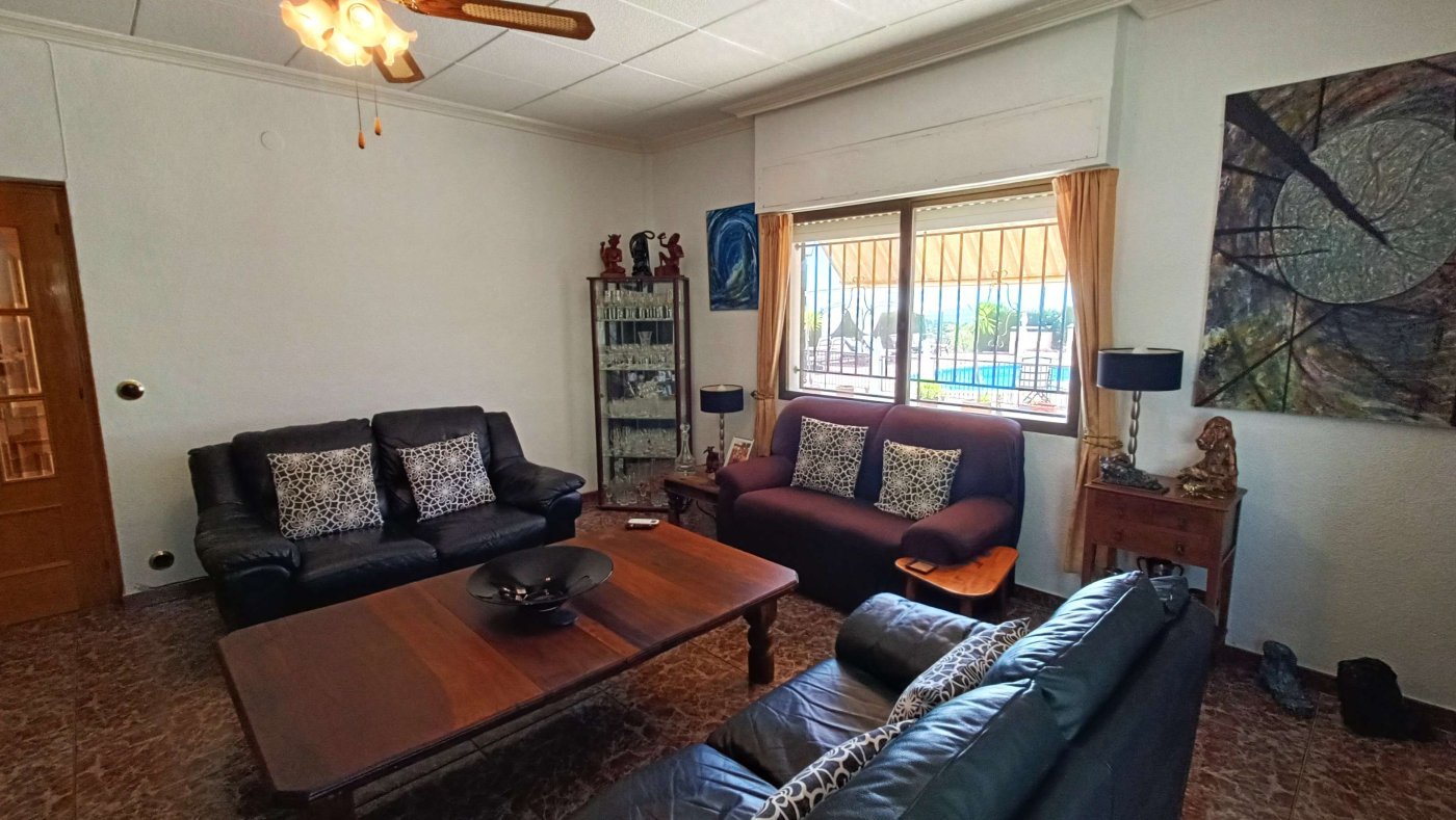 Atemberaubende freistehende Villa mit privatem Pool, separatem Gästeappartement, Garage und Kellerräumen am Stadtrand von Crevillent - 6