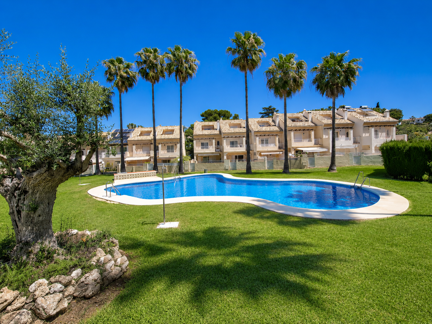 TOWNHOUSE AM SANTA CLARA GOLF. EL ROSARIO, MARBELLA OST. - 1