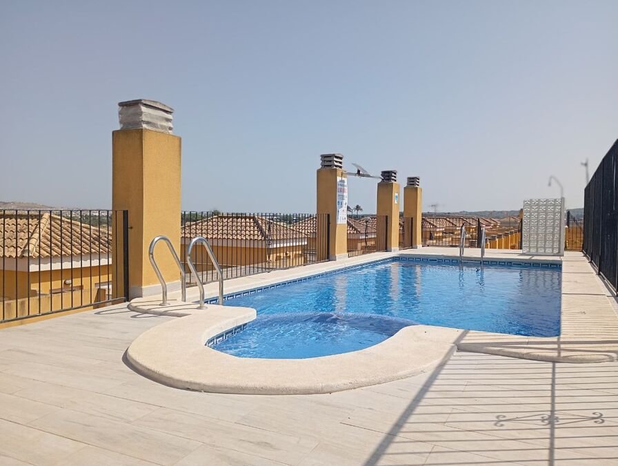 Appartement mit 2 Schlafzimmern, 2 Bädern, Dachterrasse und Gemeinschaftspool - 2