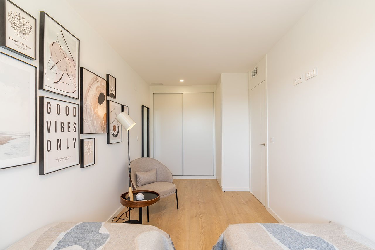 Reihenhäuser mit 4 Schlafzimmern, 3 Bädern, Gäste-WC, Meerblick, Klimaanlage, Kfz-Stellplatz und Gemeinschaftspool - 32