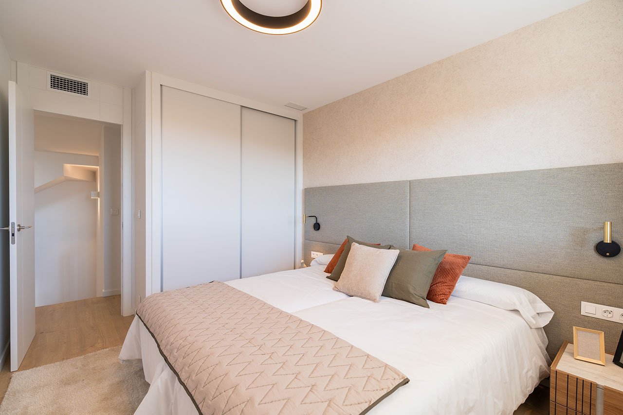 Reihenhäuser mit 4 Schlafzimmern, 3 Bädern, Gäste-WC, Meerblick, Klimaanlage, Kfz-Stellplatz und Gemeinschaftspool - 23