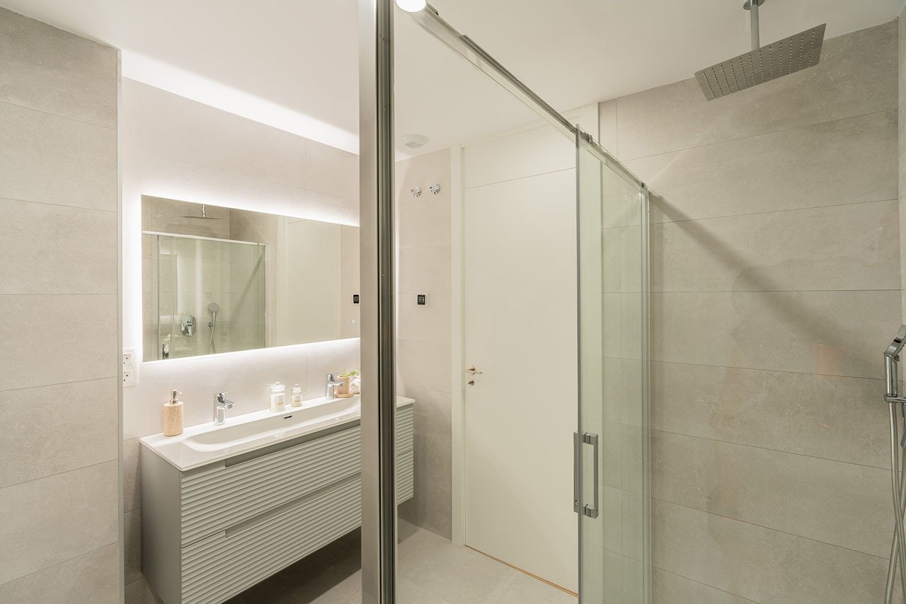 Reihenhäuser mit 4 Schlafzimmern, 3 Bädern, Gäste-WC, Meerblick, Klimaanlage, Kfz-Stellplatz und Gemeinschaftspool - 20