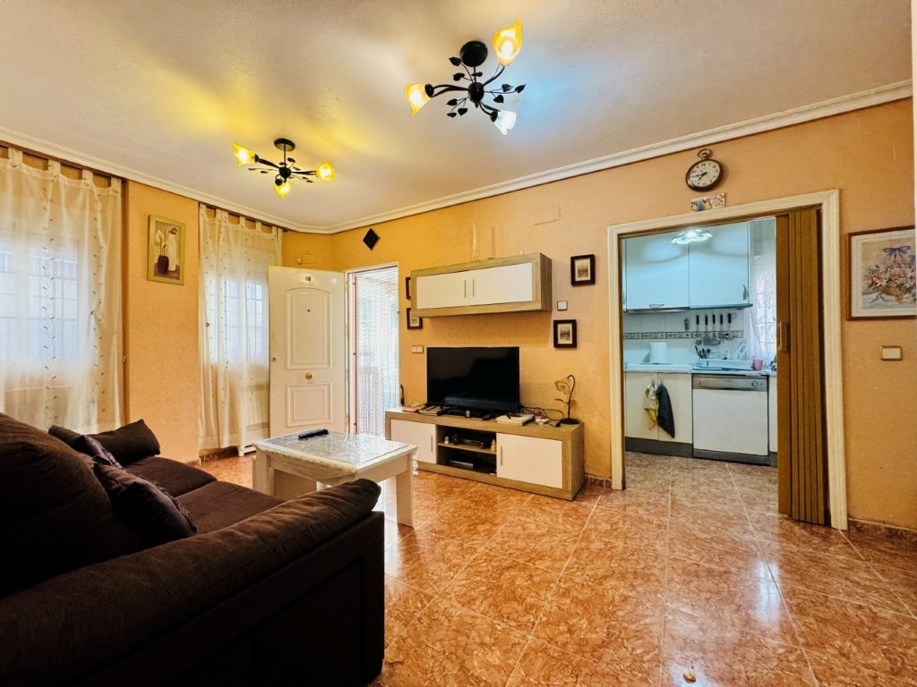 Erdgeschoss-Wohnung mit 2 Schlafzimmern und 1 Bad nur 200 m vom Strand von La Mata - 1
