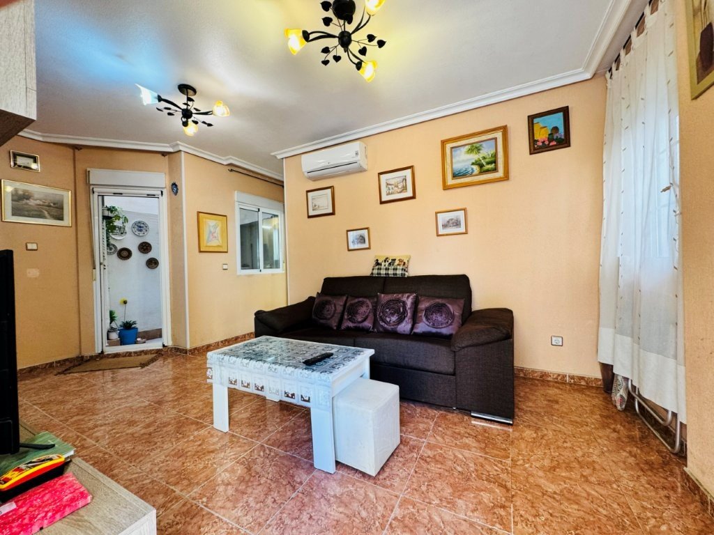 Erdgeschoss-Wohnung mit 2 Schlafzimmern und 1 Bad nur 200 m vom Strand von La Mata - 6
