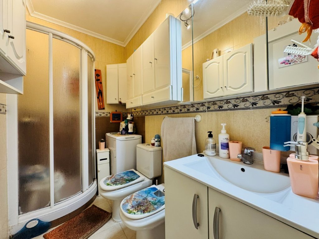 Erdgeschoss-Wohnung mit 2 Schlafzimmern und 1 Bad nur 200 m vom Strand von La Mata - 12