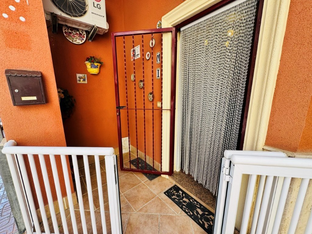 Erdgeschoss-Wohnung mit 2 Schlafzimmern und 1 Bad nur 200 m vom Strand von La Mata - 14