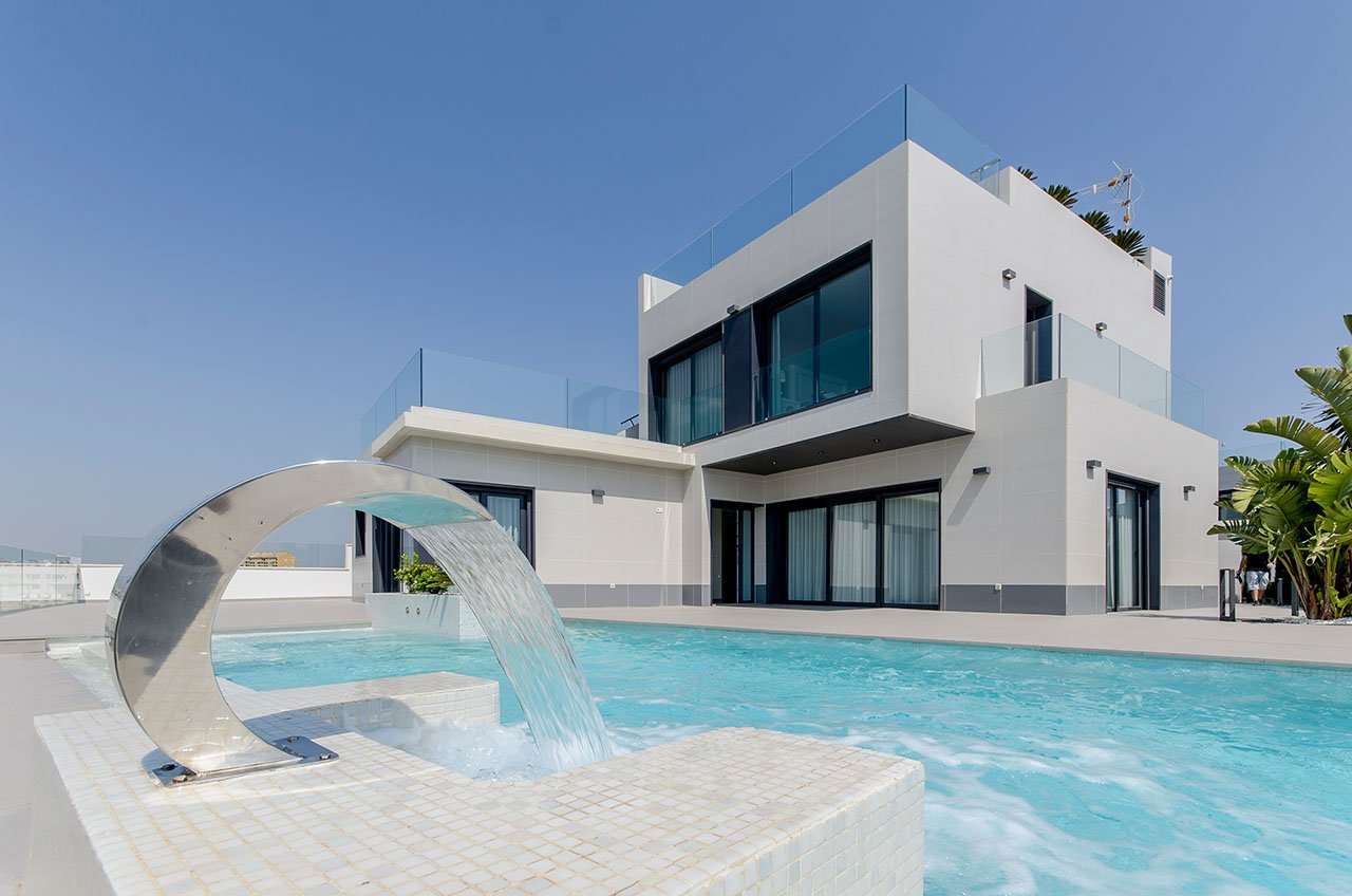 Exklusive Villen mit 3 Schlafzimmern, 3 Bädern, 1 Gäste-WC, Dachterrasse und Privatpool nur 600 m vom Strand - 4
