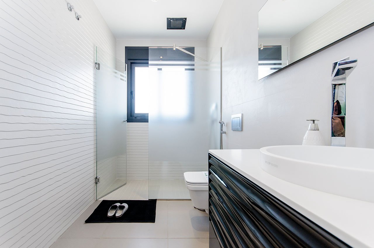 Exklusive Villen mit 3 Schlafzimmern, 3 Bädern, 1 Gäste-WC, Dachterrasse und Privatpool nur 600 m vom Strand - 17