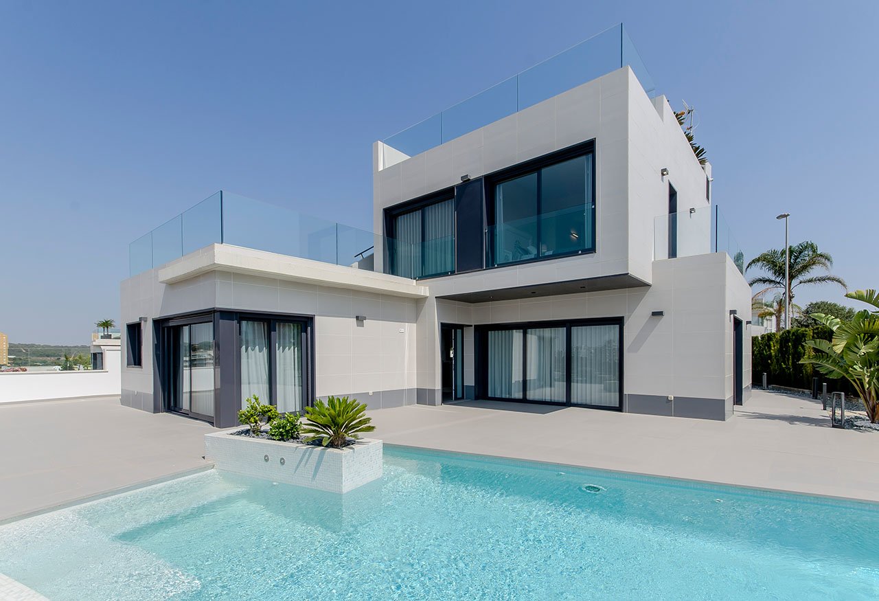 Exklusive Villen mit 3 Schlafzimmern, 3 Bädern, 1 Gäste-WC, Dachterrasse und Privatpool nur 600 m vom Strand - 2