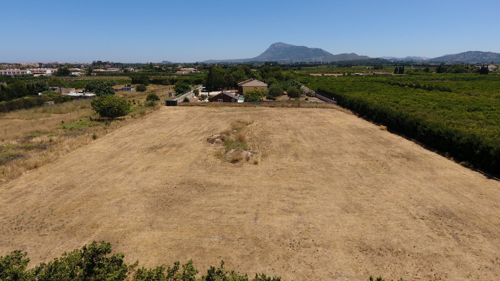 Villa mit 4 Schlafzimmern und großem Pool, auf einem großzügigen Grundstück ohne Stromleitungen und in unmittelbarer Nähe zum Strand - 39