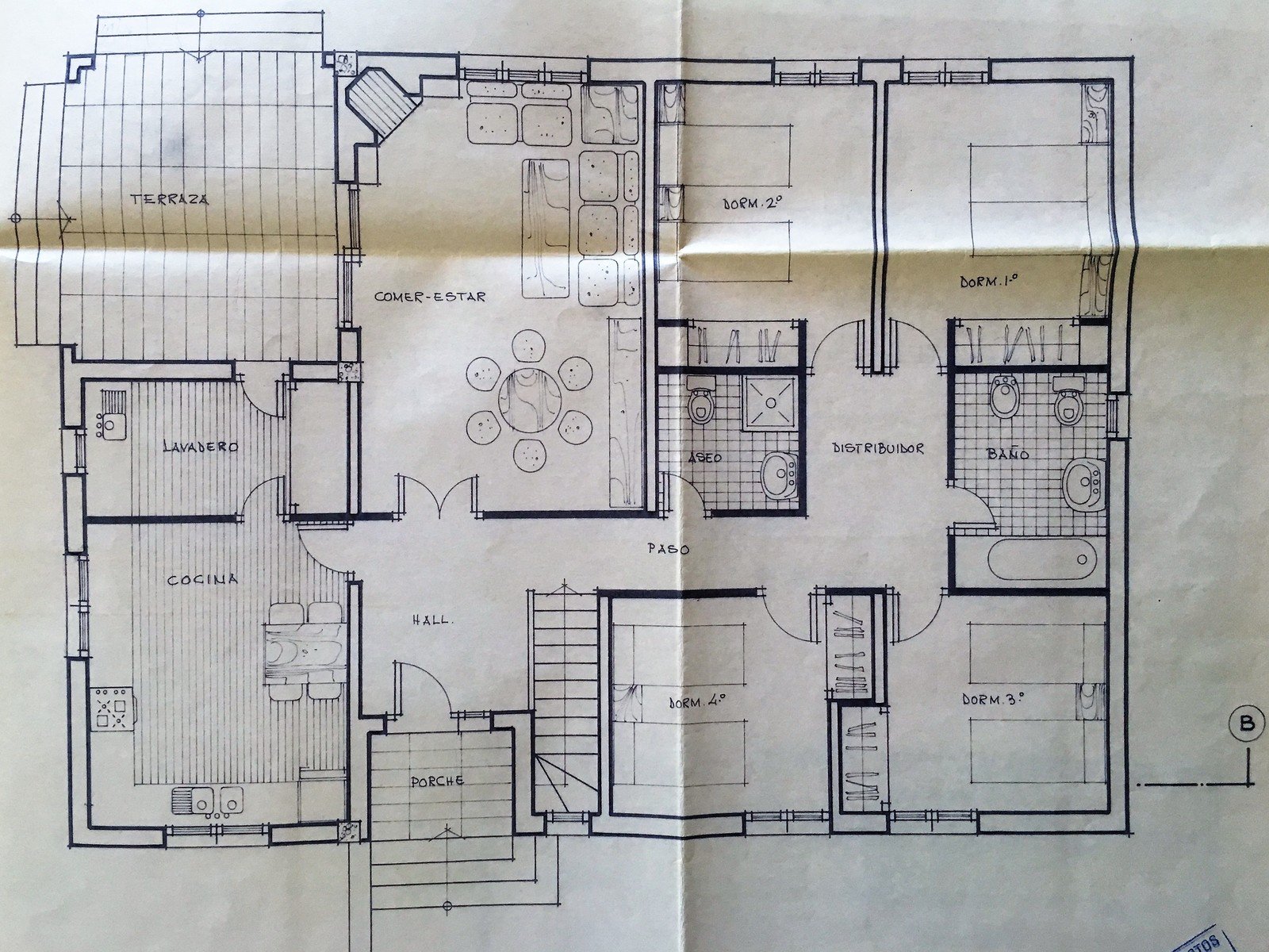 Villa mit 4 Schlafzimmern und großem Pool, auf einem großzügigen Grundstück ohne Stromleitungen und in unmittelbarer Nähe zum Strand - 41