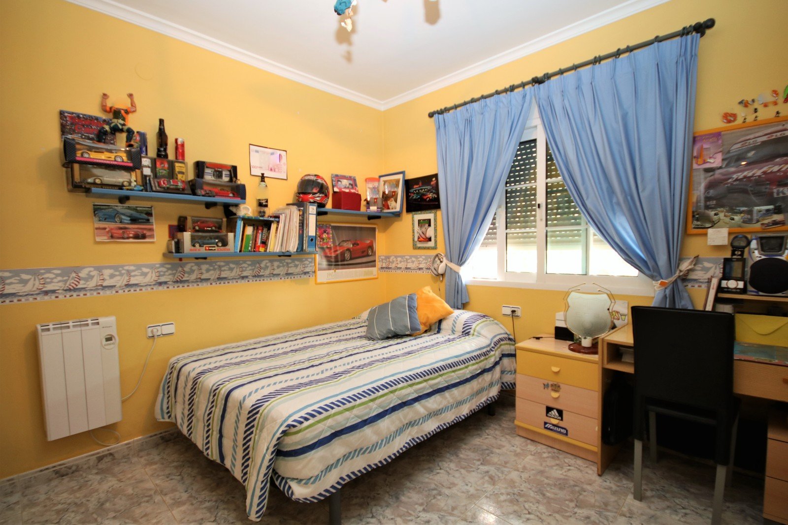 Villa mit 4 Schlafzimmern und großem Pool, auf einem großzügigen Grundstück ohne Stromleitungen und in unmittelbarer Nähe zum Strand - 11