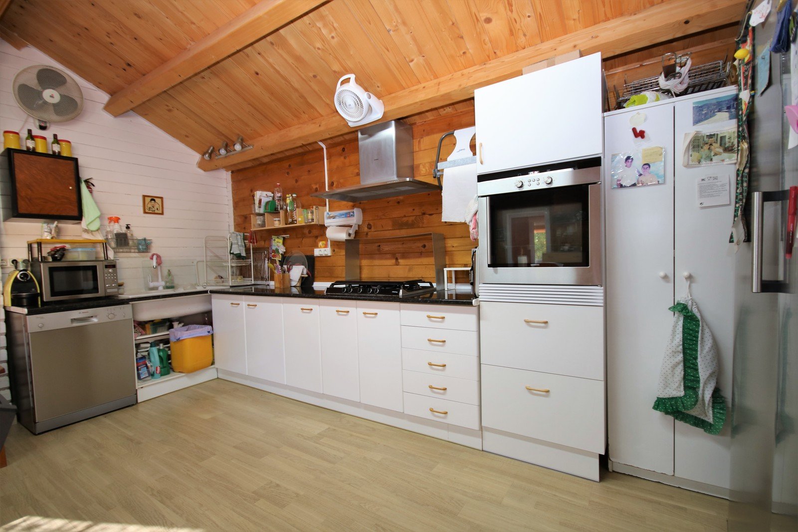 Villa mit 4 Schlafzimmern und großem Pool, auf einem großzügigen Grundstück ohne Stromleitungen und in unmittelbarer Nähe zum Strand - 29