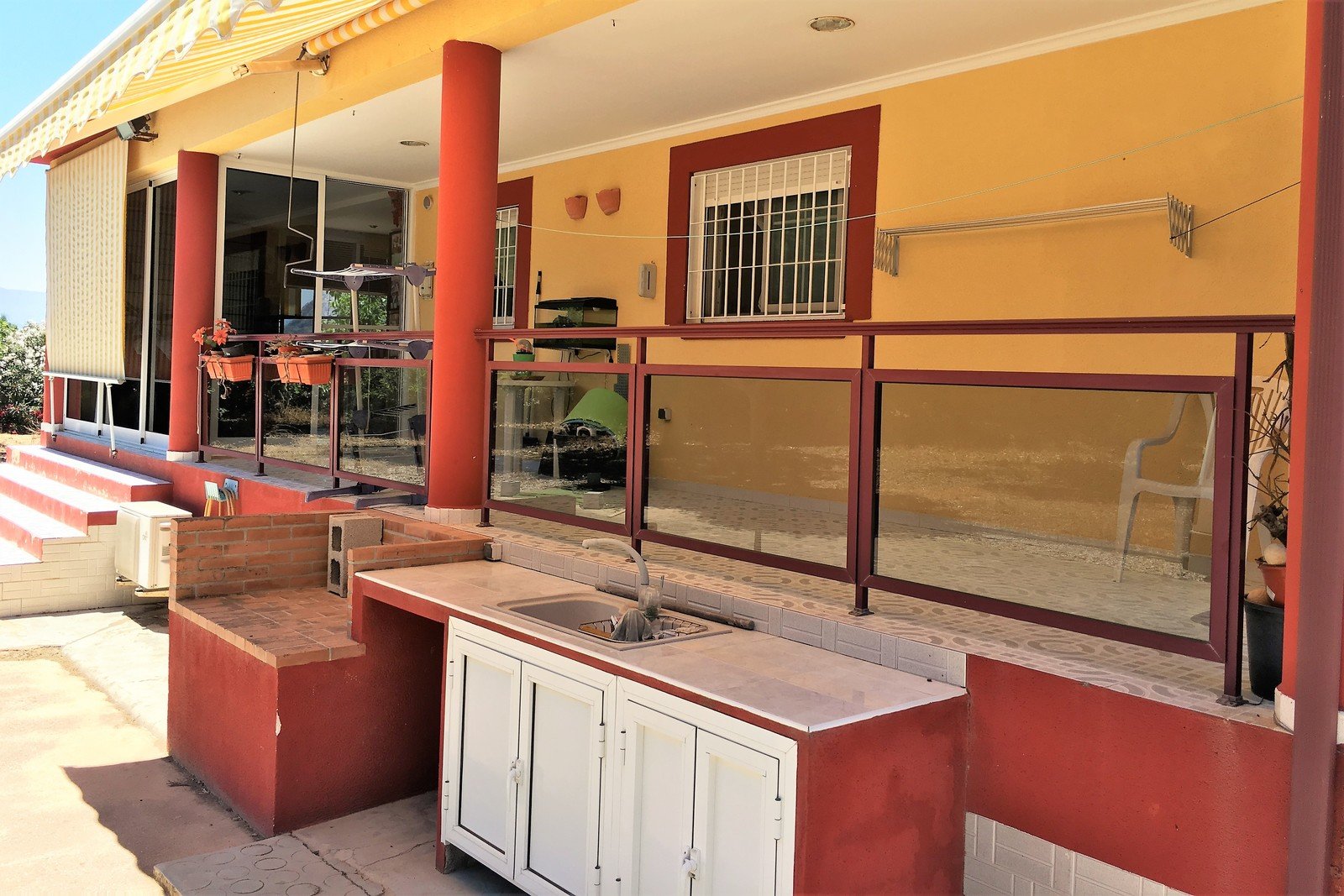 Villa mit 4 Schlafzimmern und großem Pool, auf einem großzügigen Grundstück ohne Stromleitungen und in unmittelbarer Nähe zum Strand - 19
