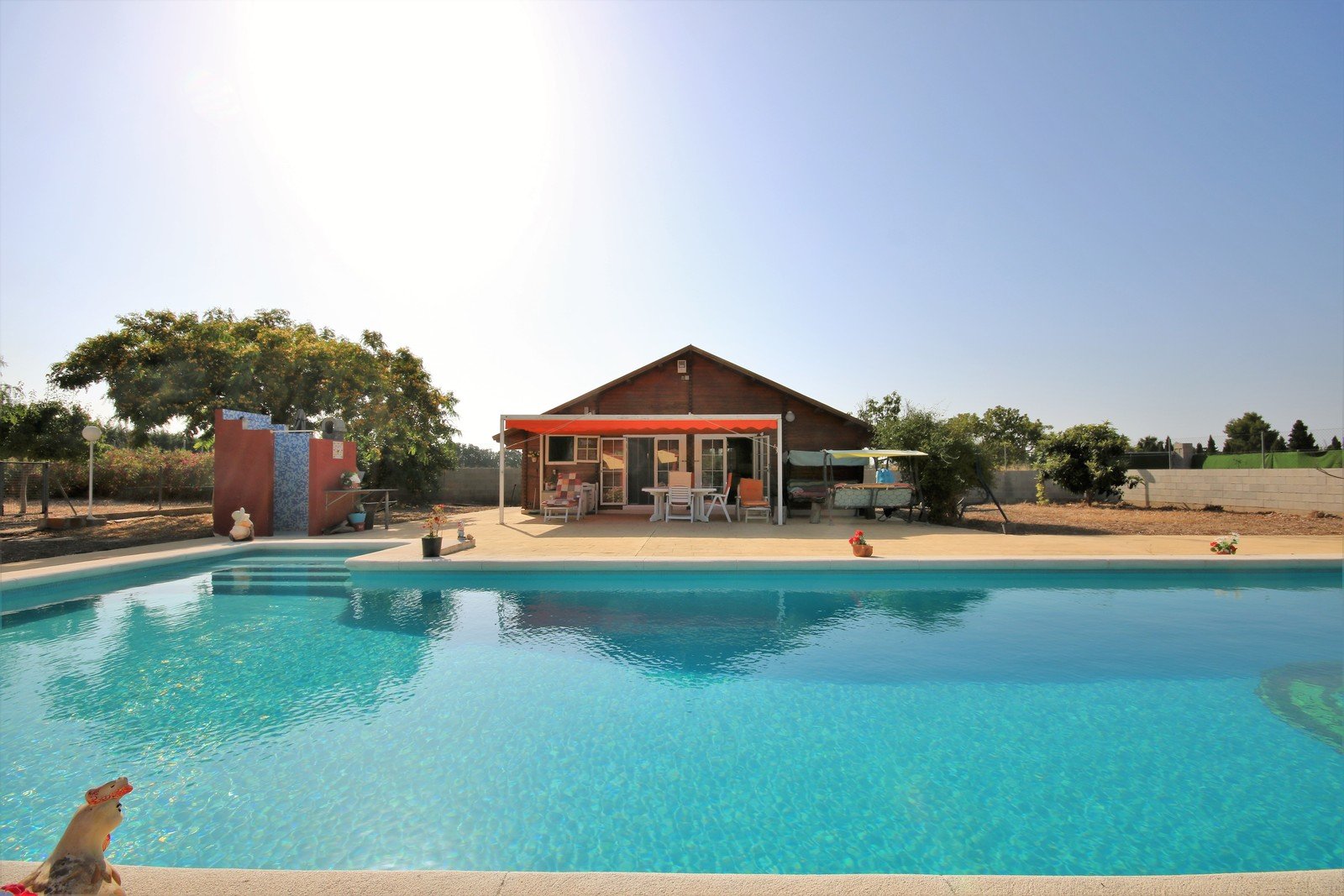 Villa mit 4 Schlafzimmern und großem Pool, auf einem großzügigen Grundstück ohne Stromleitungen und in unmittelbarer Nähe zum Strand - 26