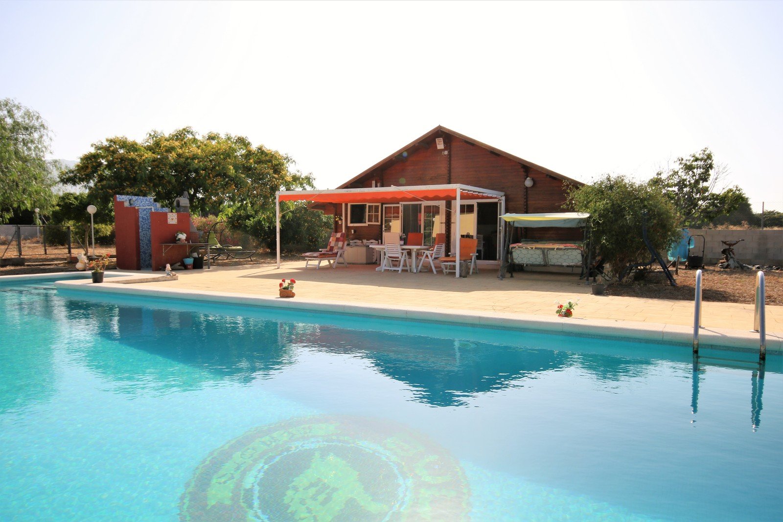 Villa mit 4 Schlafzimmern und großem Pool, auf einem großzügigen Grundstück ohne Stromleitungen und in unmittelbarer Nähe zum Strand - 3