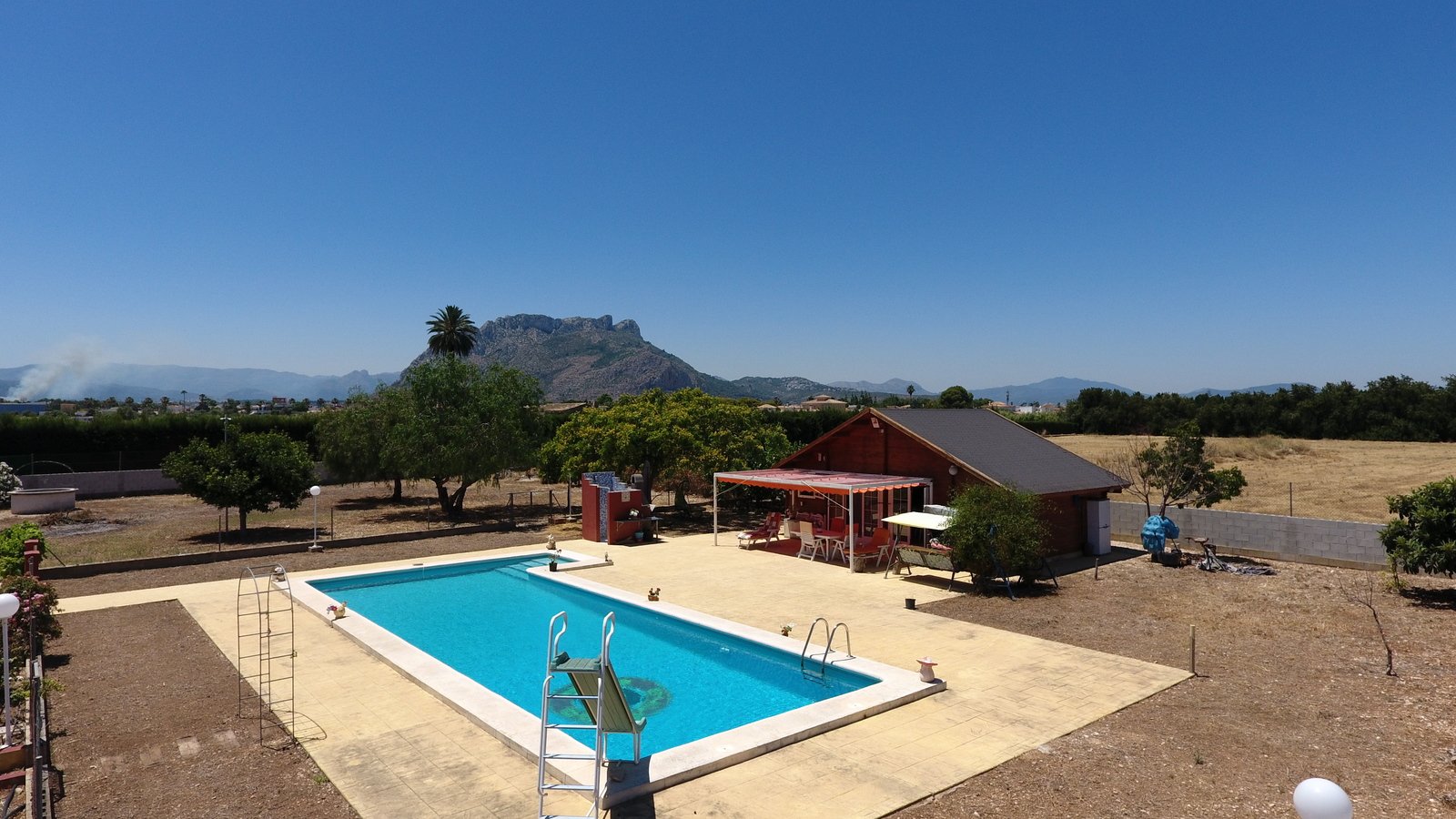 Villa mit 4 Schlafzimmern und großem Pool, auf einem großzügigen Grundstück ohne Stromleitungen und in unmittelbarer Nähe zum Strand - 33