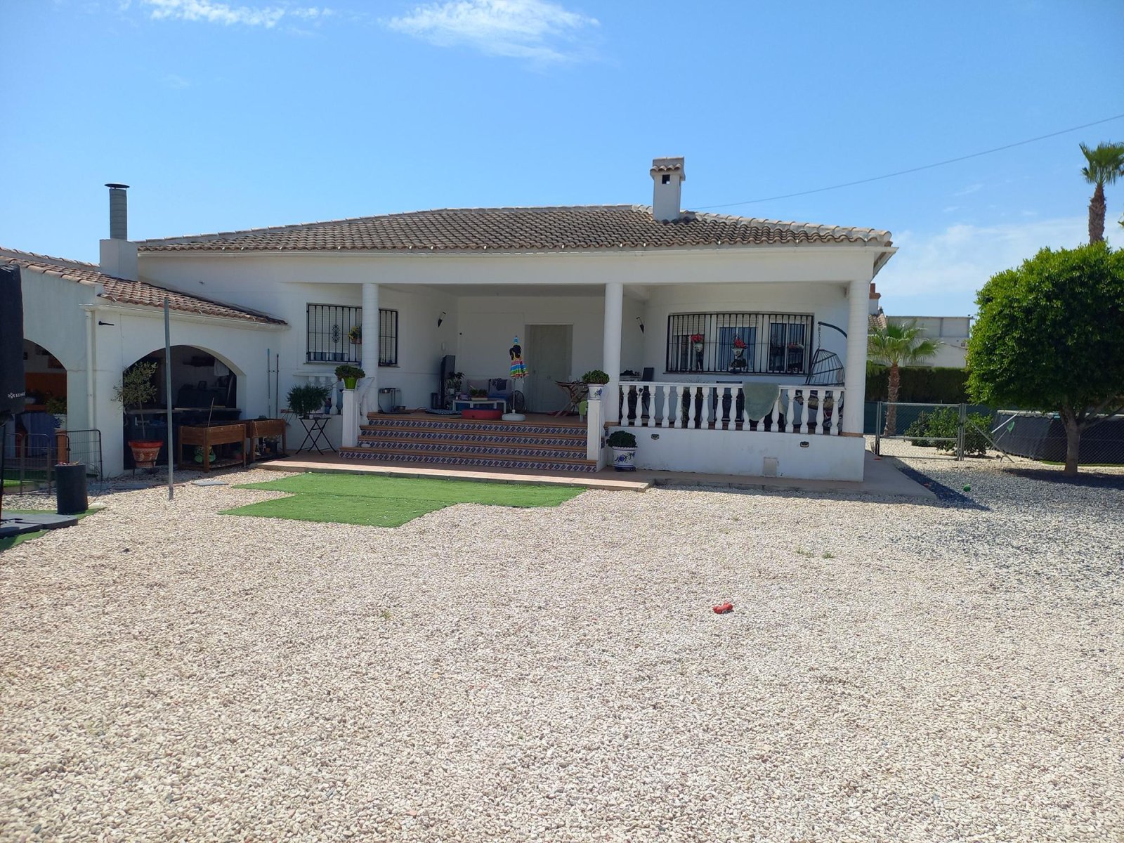 Gepflegtes ebenerdiges Landhaus mit 3 Schlafzimmern, Pool und Gästebereich - 1