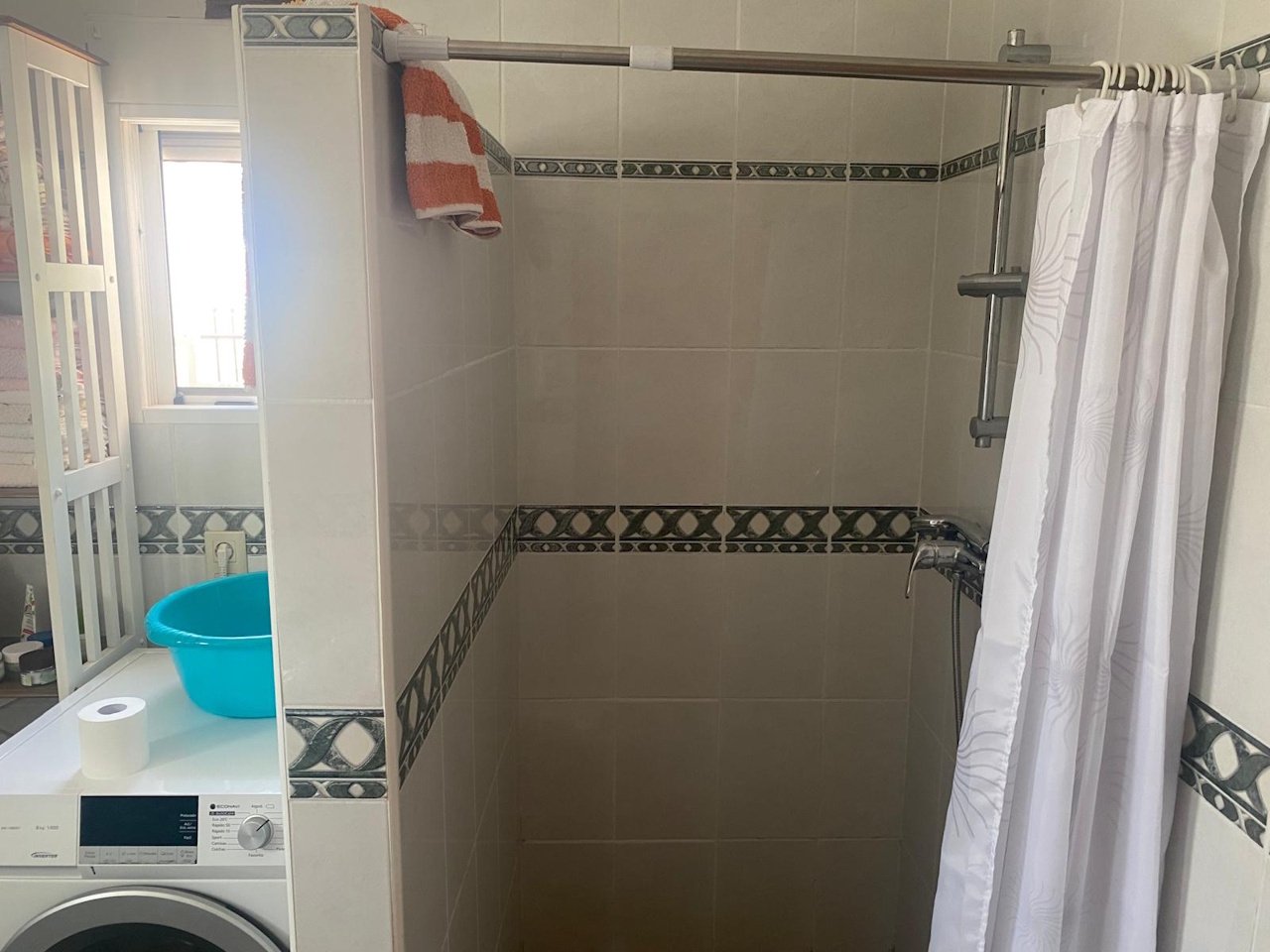 Villa mit 3 Schlafzimmern, 1 Badezimmer, Dachterrasse und Carport in ruhiger Lage - 28