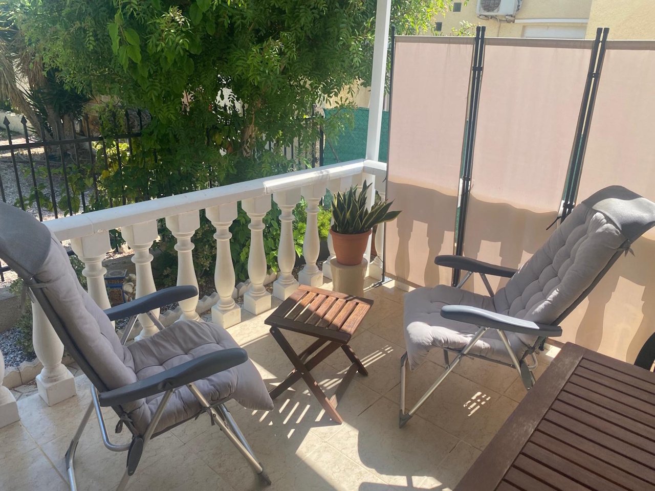 Villa mit 3 Schlafzimmern, 1 Badezimmer, Dachterrasse und Carport in ruhiger Lage - 19