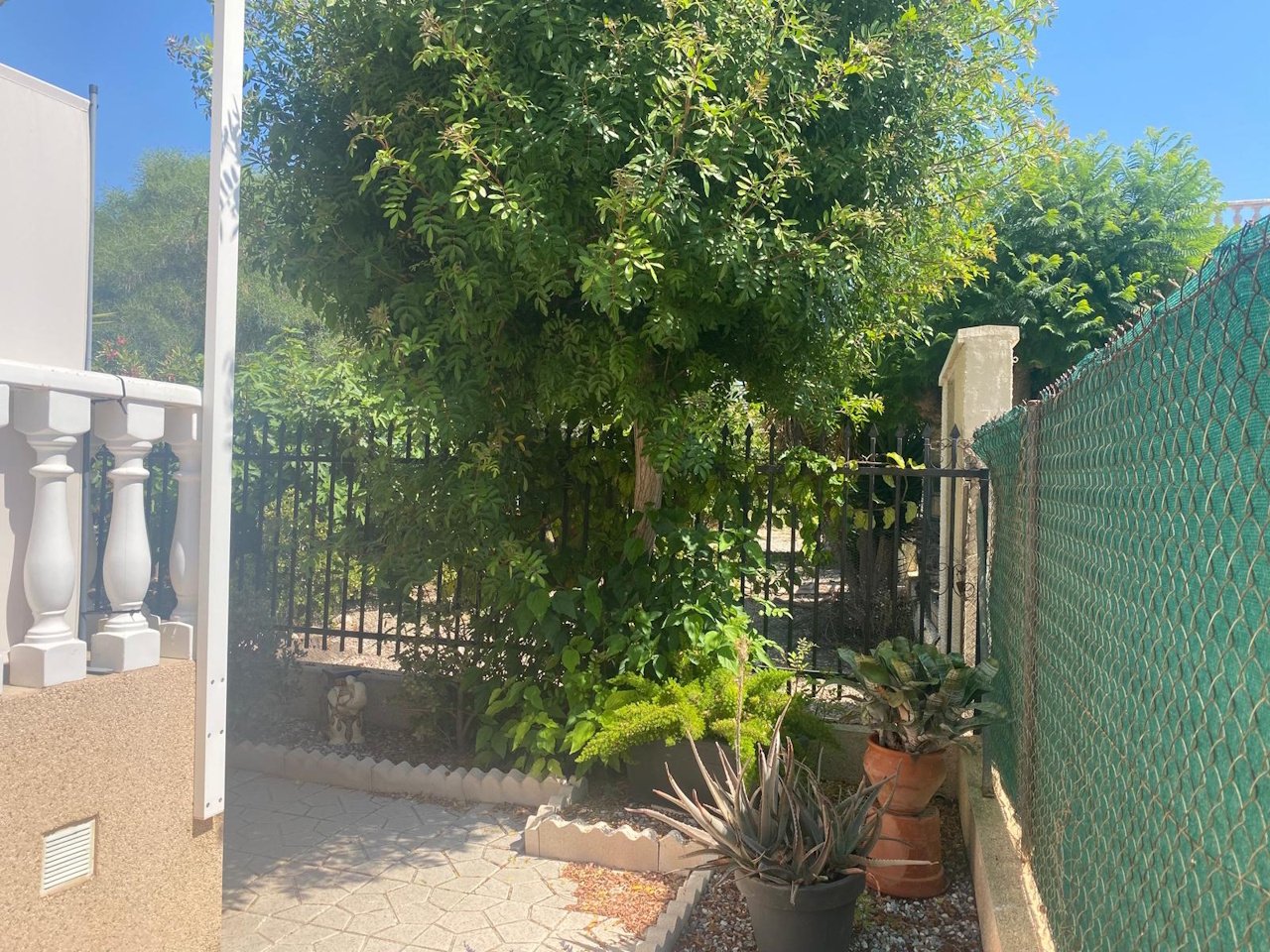 Villa mit 3 Schlafzimmern, 1 Badezimmer, Dachterrasse und Carport in ruhiger Lage - 34