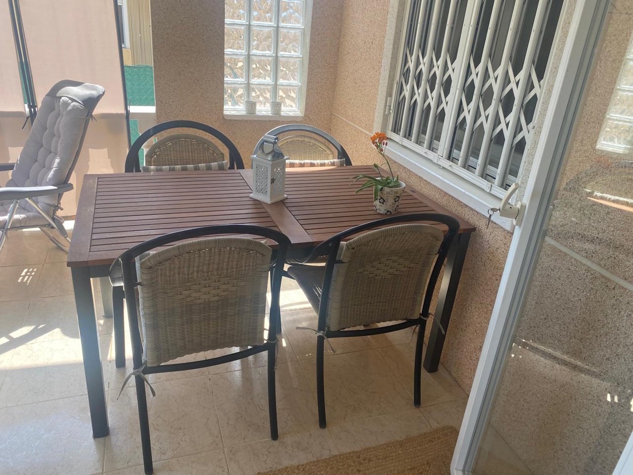 Villa mit 3 Schlafzimmern, 1 Badezimmer, Dachterrasse und Carport in ruhiger Lage - 18