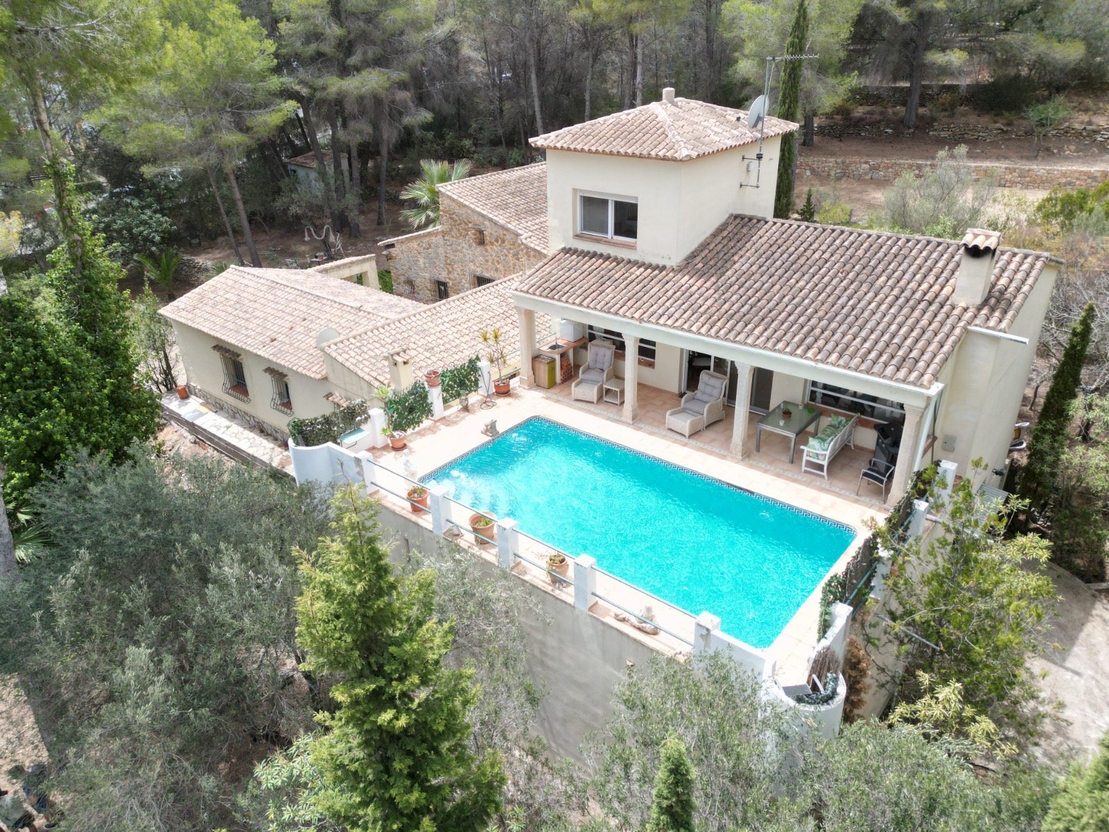 Romantisch, rustikale Finca mit großem Grundstück, Pool und vielen Wohnmöglichkeiten - 1
