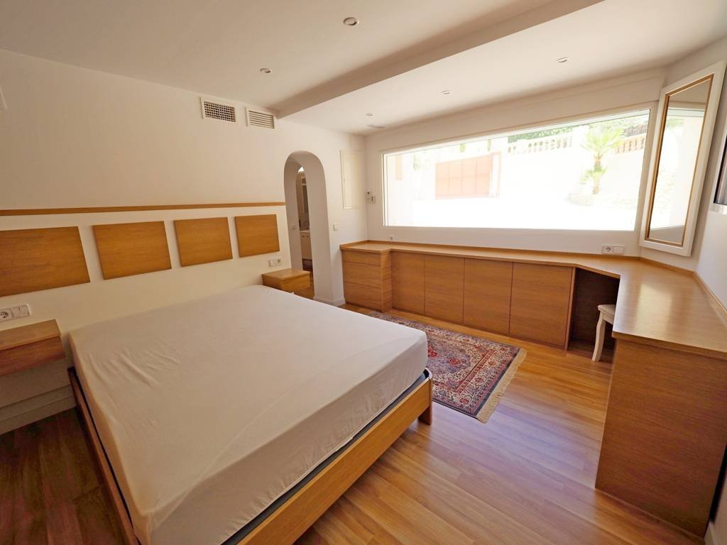 Wunderschöne Villa mit 3 Schlafzimmern, 3 Bädern, Privatpool, Meerblick und direktem Strandzugang - 15