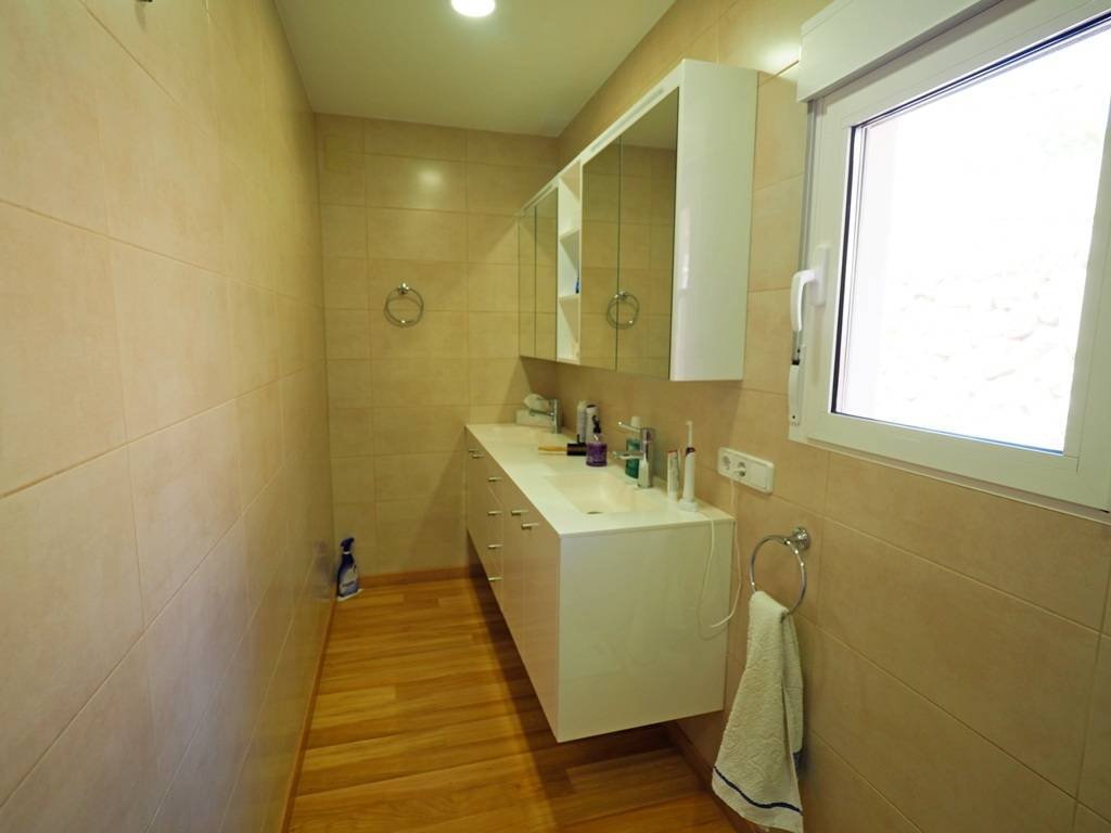 Wunderschöne Villa mit 3 Schlafzimmern, 3 Bädern, Privatpool, Meerblick und direktem Strandzugang - 8