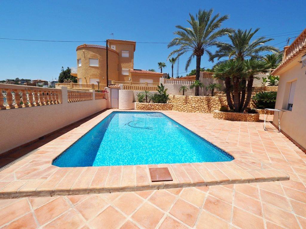 Wunderschöne Villa mit 3 Schlafzimmern, 3 Bädern, Privatpool, Meerblick und direktem Strandzugang - 1