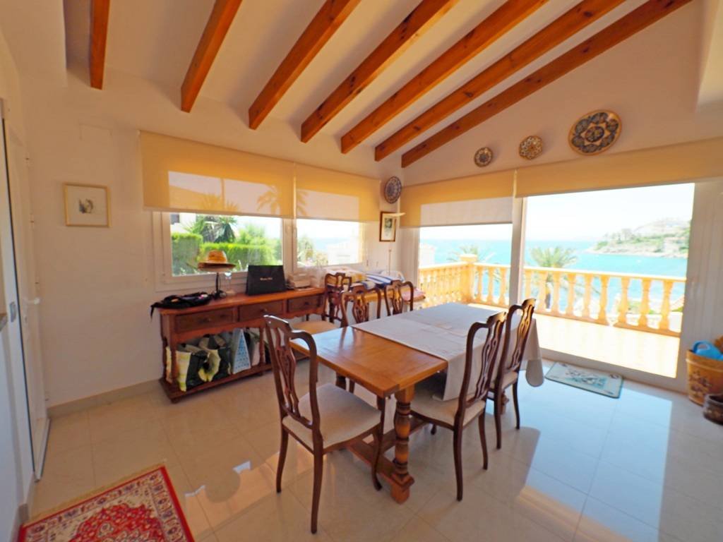 Wunderschöne Villa mit 3 Schlafzimmern, 3 Bädern, Privatpool, Meerblick und direktem Strandzugang - 16