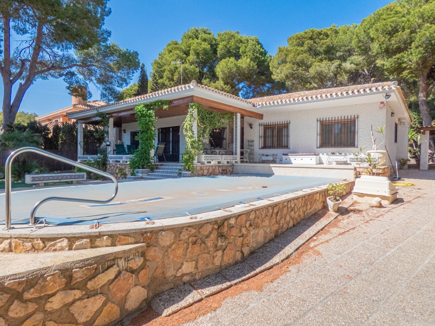 Attraktive Ebenerdige Villa mit 268 m² Wohnfläche auf 800 m² Grundstück - 1