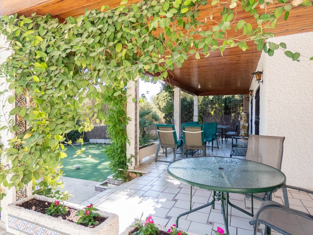 Attraktive Ebenerdige Villa mit 268 m² Wohnfläche auf 800 m² Grundstück - 26