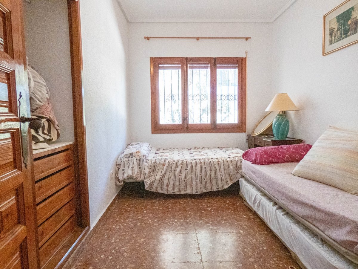 Attraktive Ebenerdige Villa mit 268 m² Wohnfläche auf 800 m² Grundstück - 15