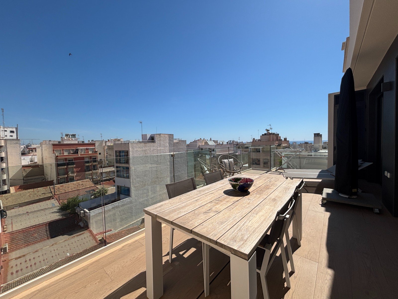 Neuwertige Penthouse-Wohnung mit 2 Schlafzimmern, 2 Bädern, Dachterrasse und Tiefgaragenstellplatz nur 700 m vom Strand - 5