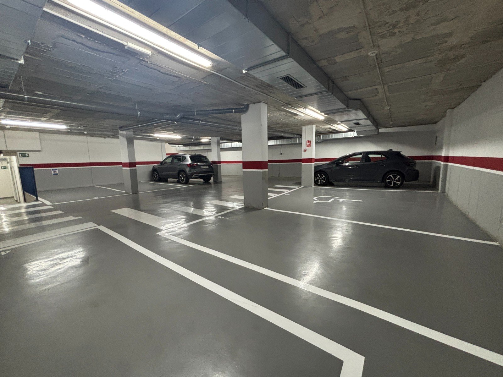Neuwertige Penthouse-Wohnung mit 2 Schlafzimmern, 2 Bädern, Dachterrasse und Tiefgaragenstellplatz nur 700 m vom Strand - 33