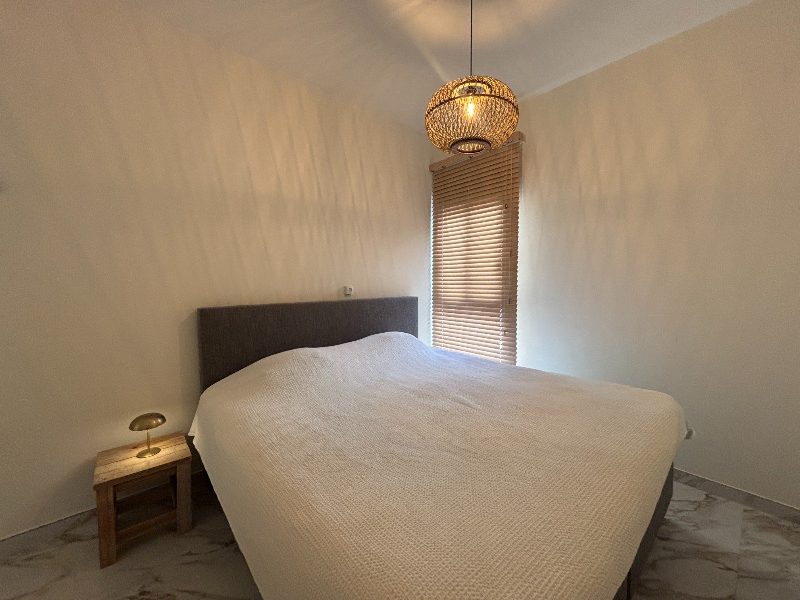 Neuwertige Penthouse-Wohnung mit 2 Schlafzimmern, 2 Bädern, Dachterrasse und Tiefgaragenstellplatz nur 700 m vom Strand - 21