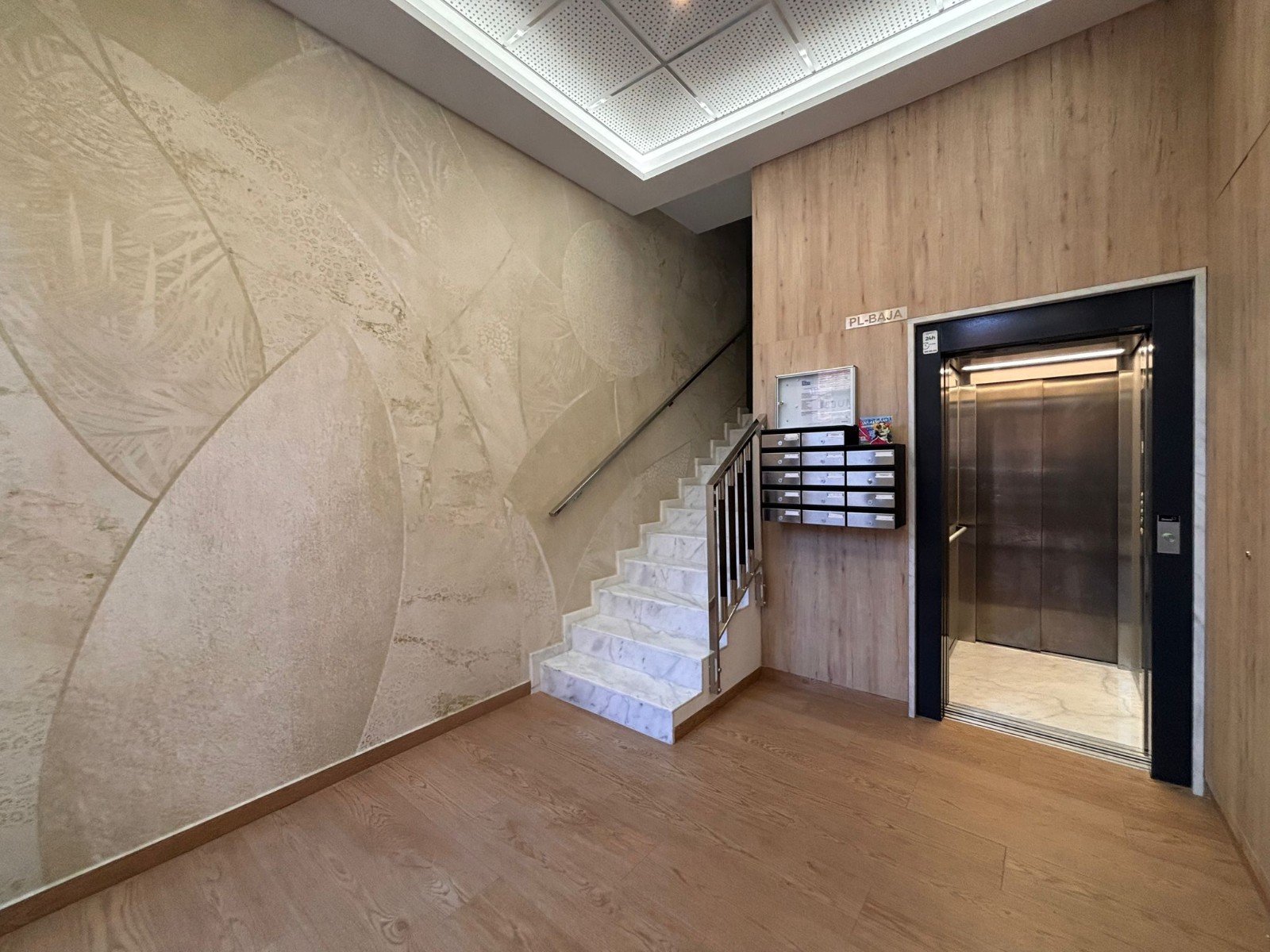 Neuwertige Penthouse-Wohnung mit 2 Schlafzimmern, 2 Bädern, Dachterrasse und Tiefgaragenstellplatz nur 700 m vom Strand - 36