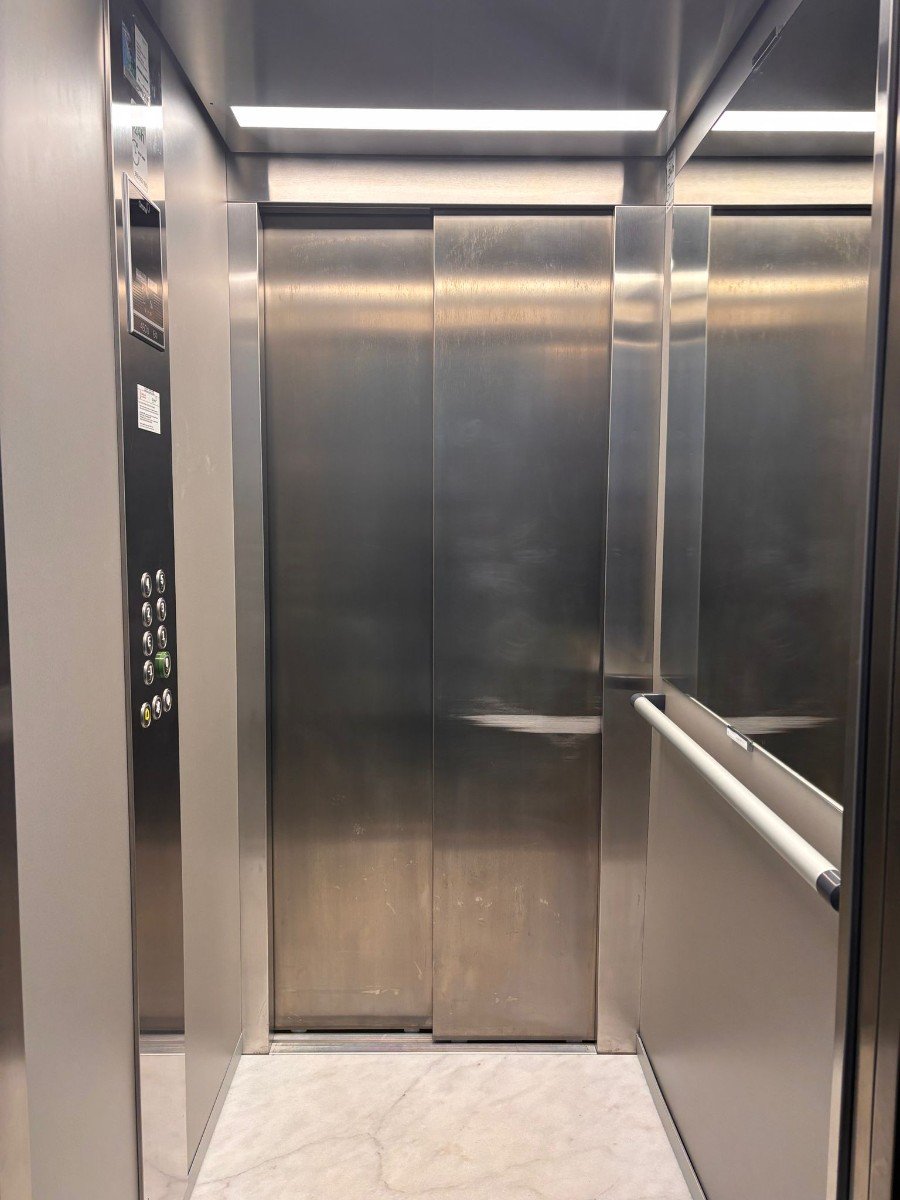 Neuwertige Penthouse-Wohnung mit 2 Schlafzimmern, 2 Bädern, Dachterrasse und Tiefgaragenstellplatz nur 700 m vom Strand - 37