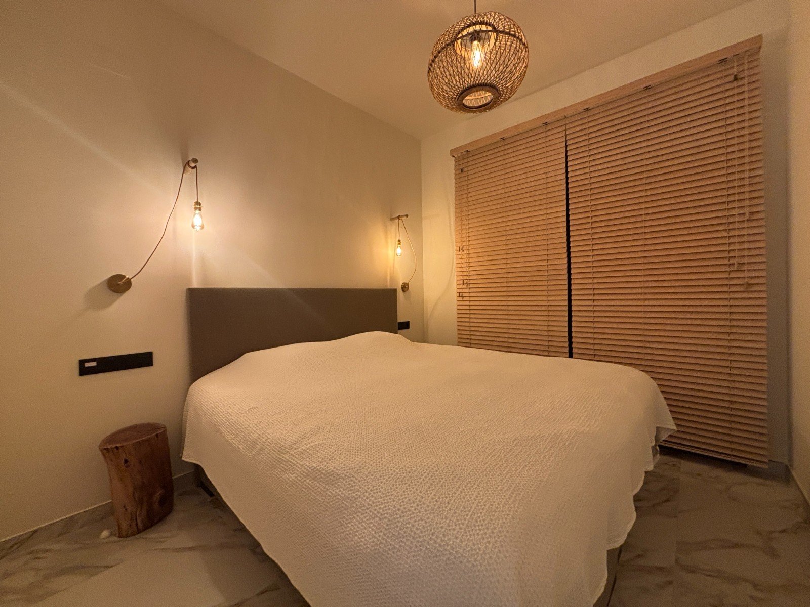 Neuwertige Penthouse-Wohnung mit 2 Schlafzimmern, 2 Bädern, Dachterrasse und Tiefgaragenstellplatz nur 700 m vom Strand - 25